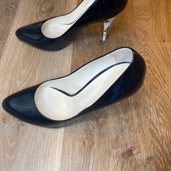 Shoes - Picture 1 of 4